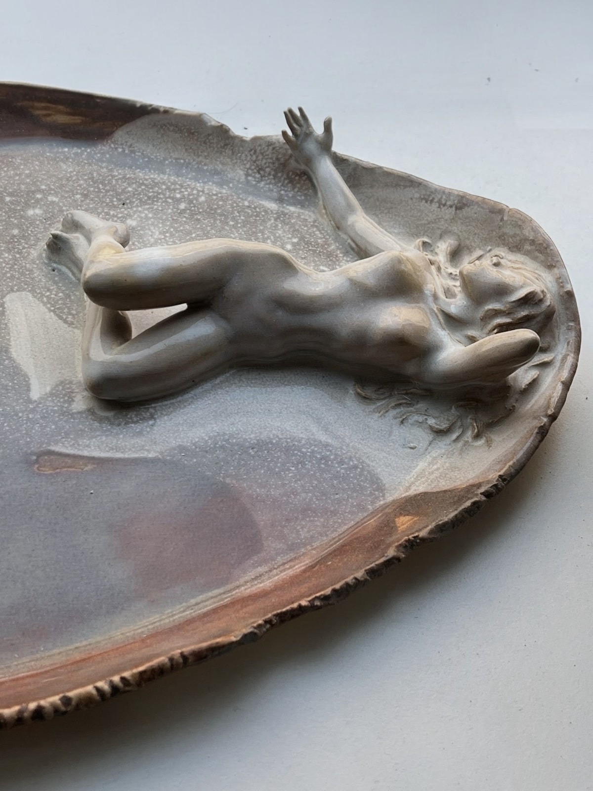 « Swimmer » plate, modeled figure, milky glaze